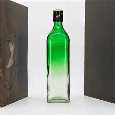 700 ml rohelisest klaasist pudel